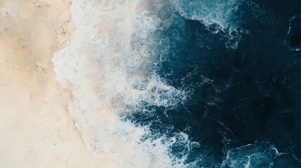 Obraz premium Aerial View of Ocean Waves and Sandy Beach