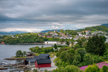 Sula es un municipio de la provincia de Møre og Romsdal en la región de Vestlandet, Noruega.
