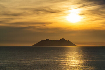 Fototapeta premium Beautiful sunset on ocean. 