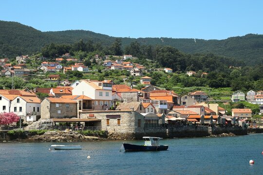 Vista de Combarro, con marea alta. Pontevedra, Galicia.