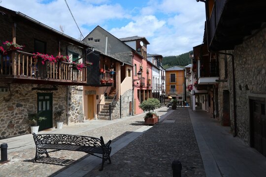 Arquitectura popular en Espa&ntilde;a. Molinaseca. Le&oacute;n.