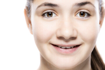 Obraz premium Close-up portrait of a young woman smiling in a sports outfit, capturing natural beauty and happiness