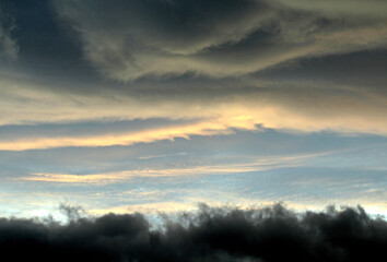 Fototapeta premium The appearance of clouds in the afternoon after heavy rain and strong winds hit.