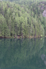 Voyage printemps Autriche for&ecirc;t lac chalets en bois