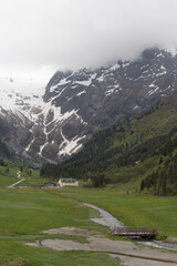 Voyage printemps Autriche for&ecirc;t lac chalets en bois