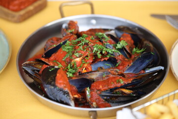 Mussels in Tomato Sauce with Fries
