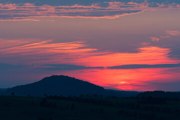 Abendstimmung im Osterzgebirge in Tschechien mit Blick Richtung Geising Berg	