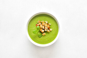 Spinach soup with croutons