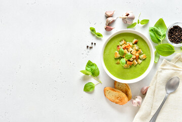 Spinach soup with croutons