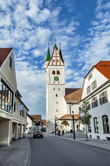 Fototapeta premium Kirchturm und Kirche in Dietenheim in Deutschland, Baden-Würrtemberg