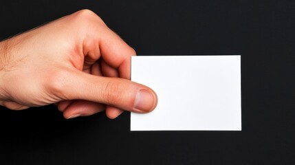 Obraz premium Hand Holding Blank White Card: Business Card Mockup