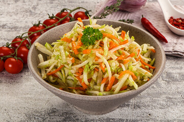 Vegan salad with kohlrabi and carrot