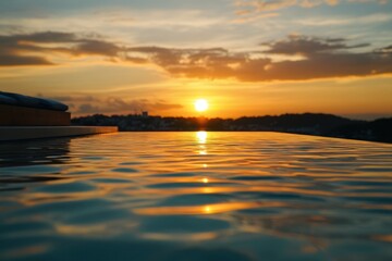 Obraz premium Sunset Reflection in Infinity Pool Overlooking Cityscape
