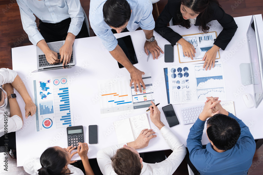 Leinwandbilder top view project manager communicate and collaborate with team using project management software, tr