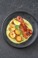 Fried eryngii wit green pea sauce