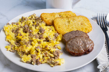 scramble eggs with crumble hamburg with hash browns