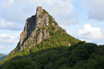Naklejka premium Jagged Peak Amidst Lush Greenery
