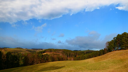 Blauer Himmel über der Buckligen Welt