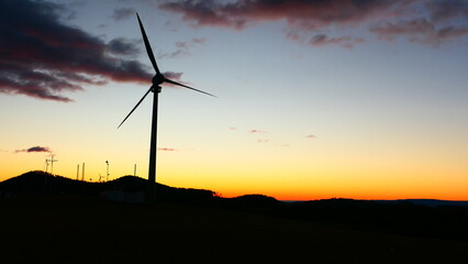 Obraz premium Windkraftanlage in Lichtenegg, Bucklige Welt in Niederösterreich (2)