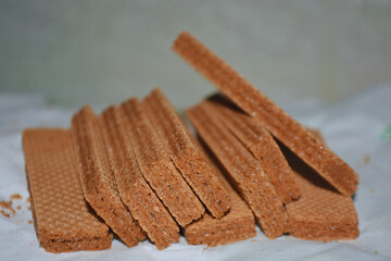 cinnamon sticks on a wooden table