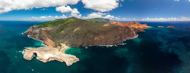 Magnifique vue a&eacute;rienne de l'ile de UA HUKA dans l'archipel des marquises en Polyn&eacute;sie francaise 