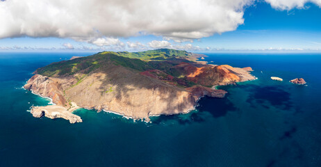 Magnifique vue a&eacute;rienne de l'ile de UA HUKA dans l'archipel des marquises en polyn&eacute;sie francaise dans l'archipel des marquises 