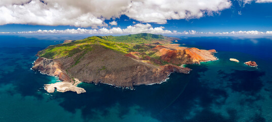 Magnifique vue a&eacute;rienne de l'ile de UA HUKA dans l'archipel des marquises en Polyn&eacute;sie francaise 