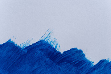 青色の絵具で塗られた背景