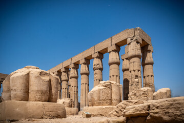 Tumba en el Valle de los Reyes Paseo en globo al amanecer en el Valle de los Reyes, Luxor, Egipto.