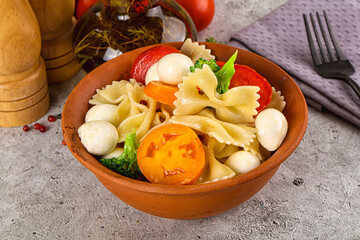 Pasta farfalle with mozzarella and tomato