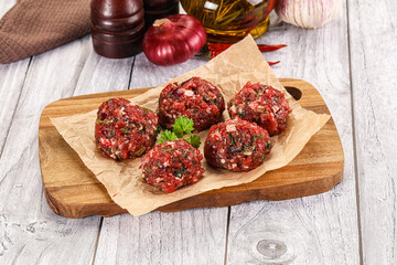 Raw beef meatballs for cooking