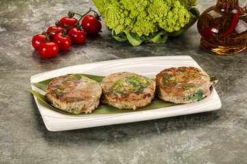 Roasted tuna medallion with broccoli