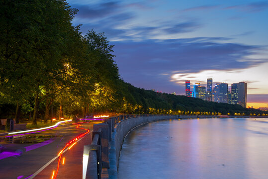 Night view of the river in the sity