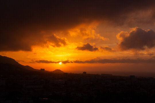 Coucher de soleil flamboyant &agrave; Marseille