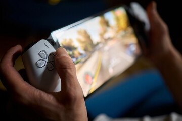 Enjoy an exciting gaming session with a handheld console full of thrills and adventures