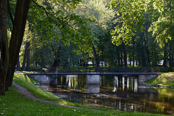 Obraz premium A Tranquil Riverside Scene that is Beautifully Surrounded by Lush and Green Natural Scenery