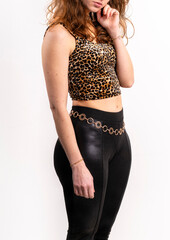 Corps de femme mince et sensuelle en tenue moulante glamour