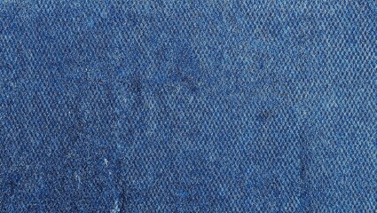 Naklejka premium Detailed denim fabric weave with diagonal pattern and white frays showcasing rugged elegance