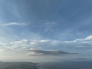 Obraz premium Sky Dreamscape: A serene canvas of azure blue, painted with ethereal cloudscapes and wispy strokes of sunlight. The vast expanse evokes a sense of peace and boundless possibility.