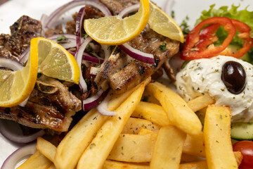 Pommes und Gyros