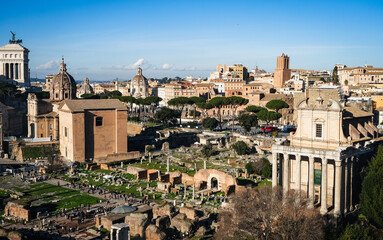 Obraz premium Ancient Roman Forum and Palatine Hill with Colosseum Nearby, Iconic UNESCO Heritage in Rome, Italy