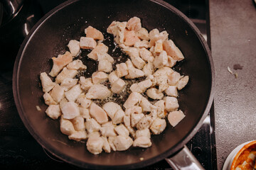 Pierś z kurczaka smażona na patelni © rozentuzjazmowany