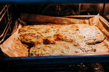 Śniadaniowy jajeczny omlet z warzywami 