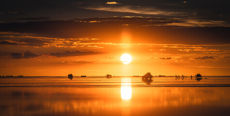 Entorno del salar de Uyuni al atardecer © Néstor Rodan