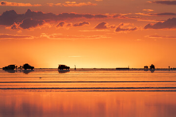 Entorno del salar de Uyuni al atardecer © Néstor Rodan