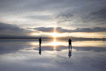 Entorno del salar de Uyuni al atardecer © Néstor Rodan