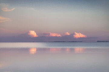 Entorno del salar de Uyuni al atardecer