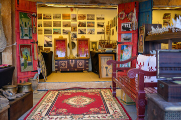 Naklejka premium Doha, Qatar - November 29, 2023: Sale of Gulf heritage products at Katara Cultural Village during the 13th Katara Traditional Festival.