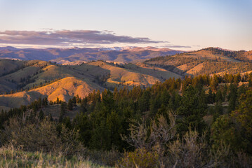 Obraz premium High Contrast Low Light In The Hills