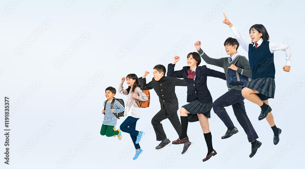 Aufkleber ジャンプ、入試、受験、受験生、学生、合格、制服、高校生、中学生、小学生、スタート、教育、学校、男子、女子、日本人、通学、希望、部活、応援、アクティブ、元気、笑顔、ゴール、目標、成功、サクセス、成長、チャレンジ、挑戦、達成、学習塾、予備校、勉強、走る、ダッシュ、飛び出す、キャンペーン、若い、Z世代、新入生、青春、全身、グループ、白バック、切り抜き、バナー、広告、コピースペース、人物